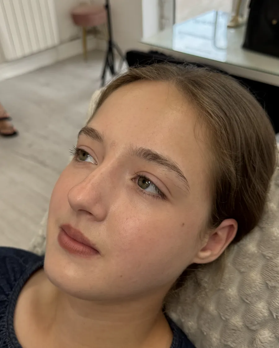 Natural brows with downward-growing hairs before lamination